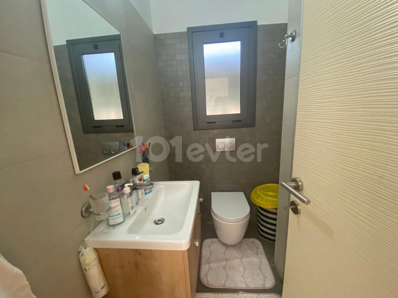 Dereboyunda 2+1 85m2 Modern Furnished and Centrally located apartment for sale 6900stg ** 