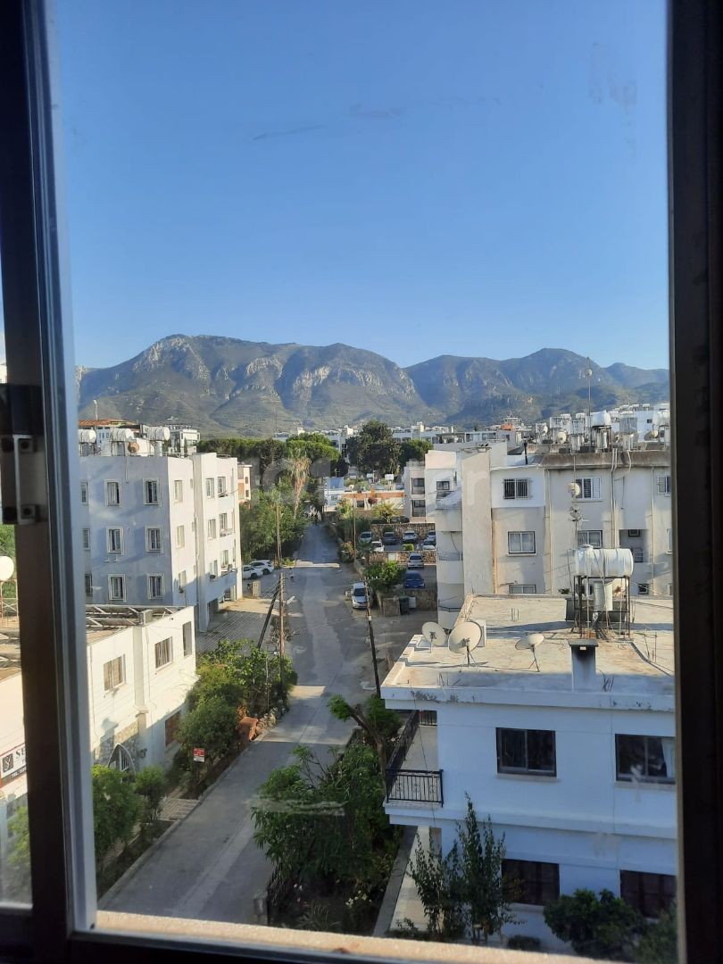 Kyrenia Lord Palaca Hotel in der Nähe Angebot 3 + 1, 120m2 Wohnung zu verkaufen 49,900 stg ** 