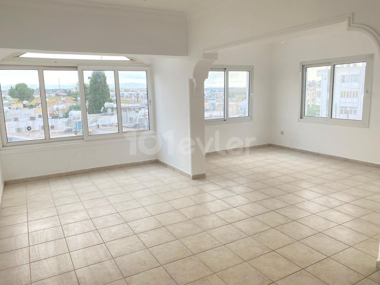 Ortakoy de 3 + 1 135m2 Apartment for Sale On the Main Road with No Cost Decker 49,000stg ** 