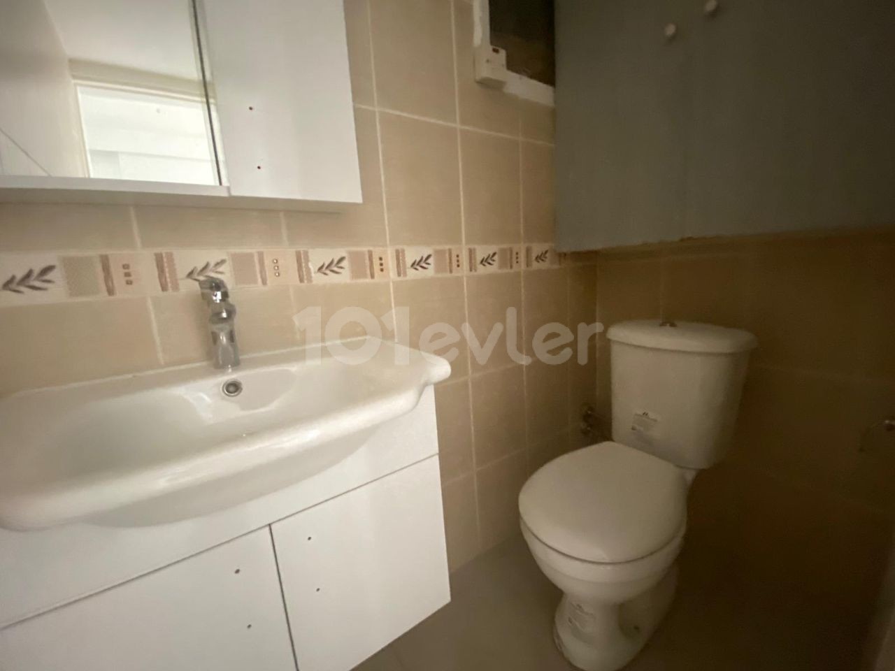 Ortakoy de 3 + 1 135m2 Apartment for Sale On the Main Road with No Cost Decker 49,000stg ** 