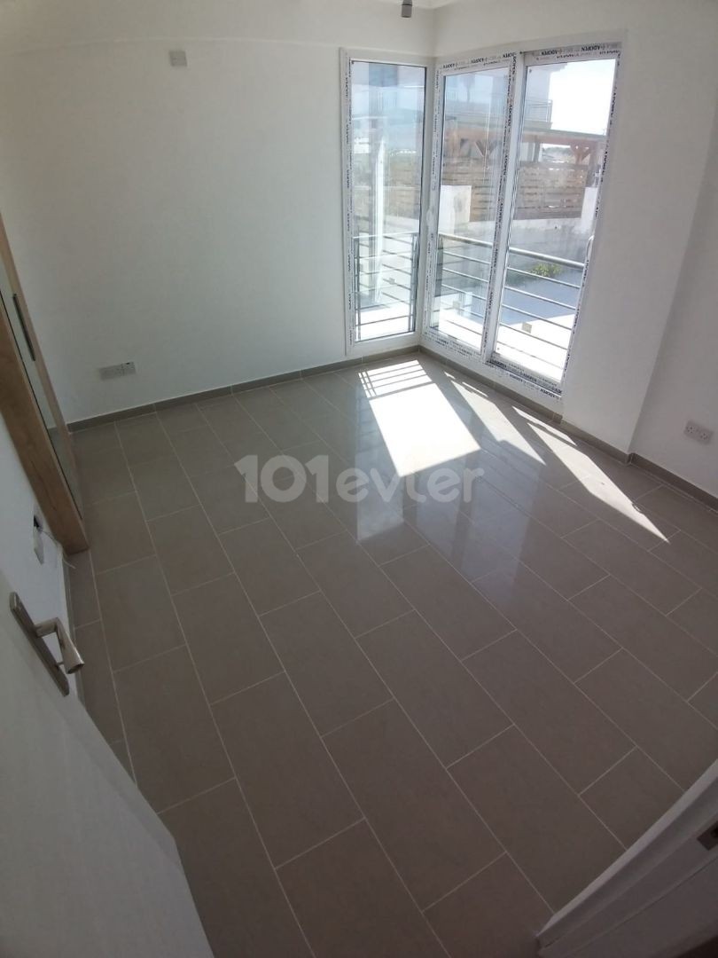 Yenikent te 2 + 1 90 m2 Kolben bereit Erdgeschoss und 1. Etage Wohnungen 55,000 stg ** 