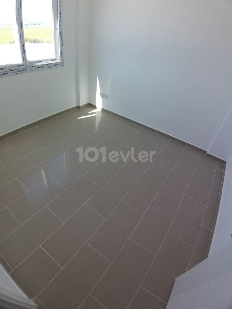 Yenikent te 2 + 1 90 m2 Kolben bereit Erdgeschoss und 1. Etage Wohnungen 55,000 stg ** 