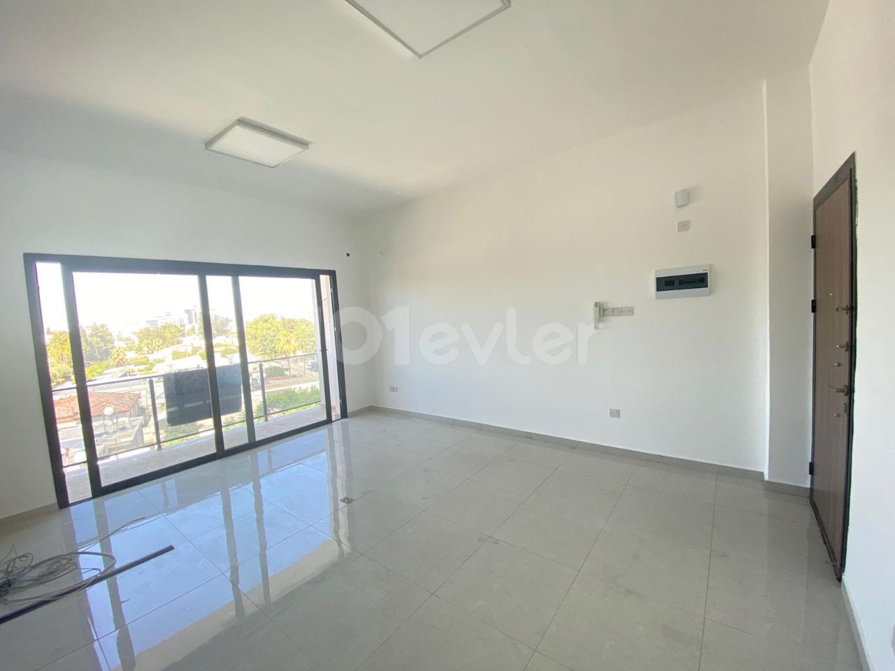 Nikosia auf der Hauptstraße in Yenisehir 2 + 1 80 m2 Büro zum Verkauf 59.000 stg ** 