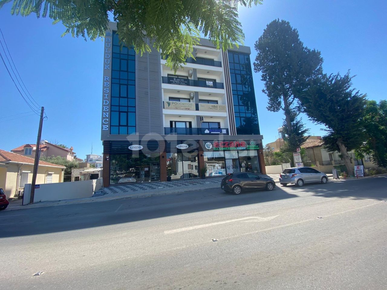 Nikosia auf der Hauptstraße in Yenisehir 2 + 1 80 m2 Büro zum Verkauf 59.000 stg ** 