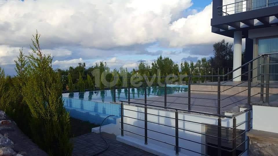 220 m2 3+1 Villen mit Pool option in chatalköy 240,000 stg ** 