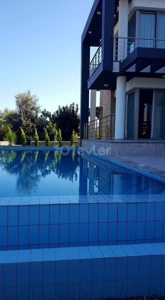 220 m2 3+1 Villen mit Pool option in chatalköy 240,000 stg ** 