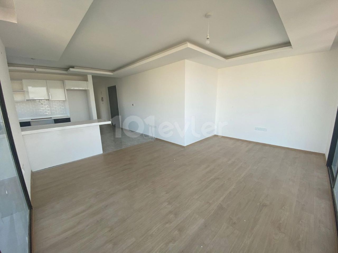 Girne Merkez'de Kapanmaz Deniz ve Dağ Manzaralı dubleks 2+1 135m2 +100m2 Teras Satılık Penthouse 135,000stg