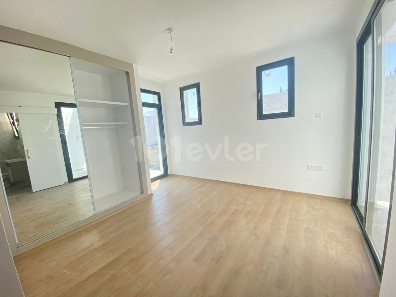 Yenikentte 3+1 135 m² + 40 m² Teraslı Satılık Son 1 Daire 100.000stg