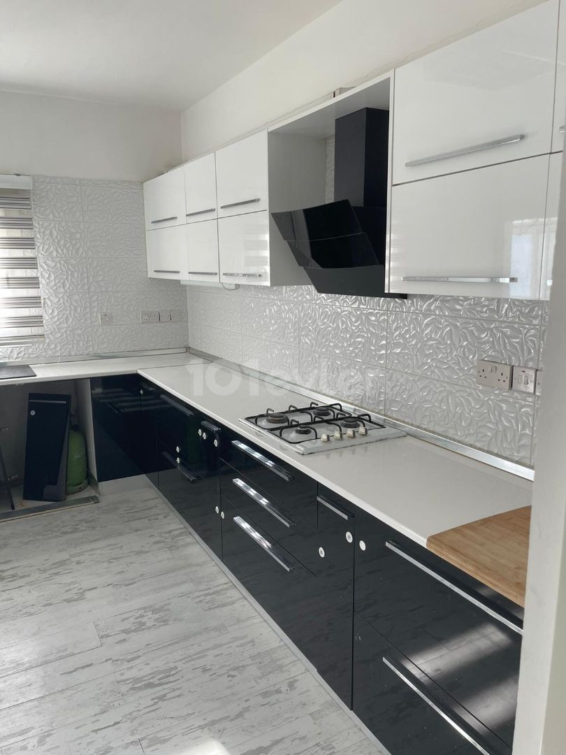 3+1 Apartment for Rent in Gönyelide 450stg per month ** 