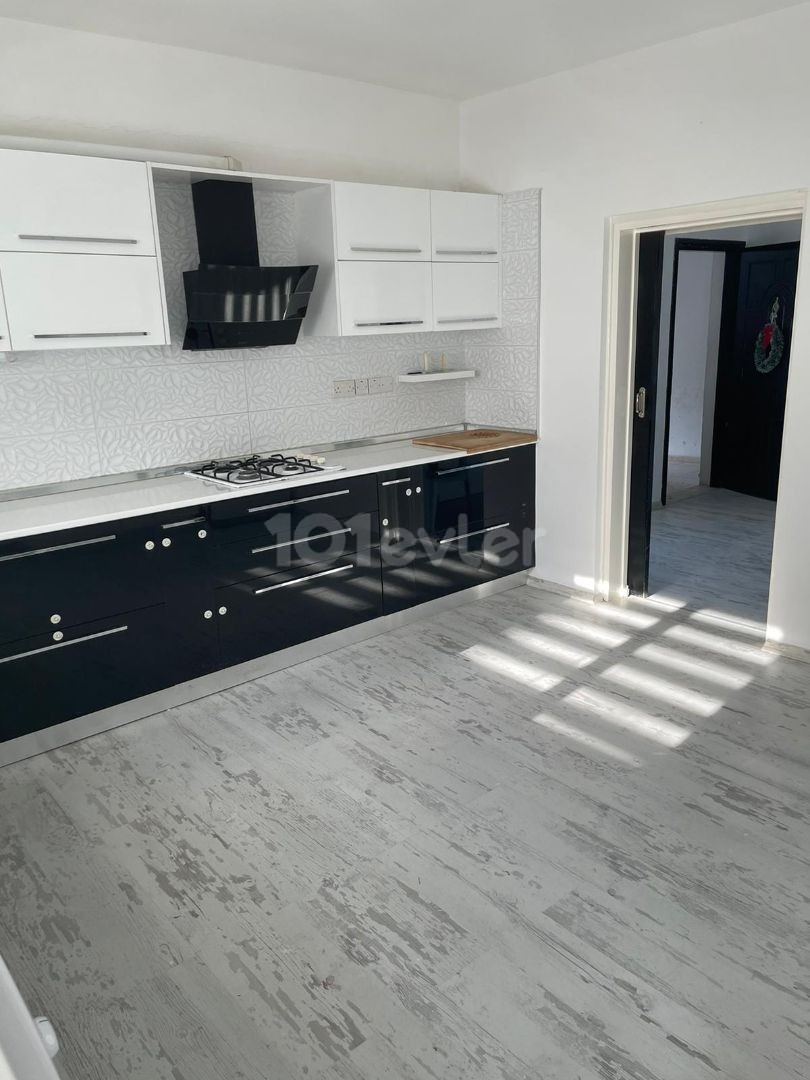 3+1 Apartment for Rent in Gönyelide 450stg per month ** 