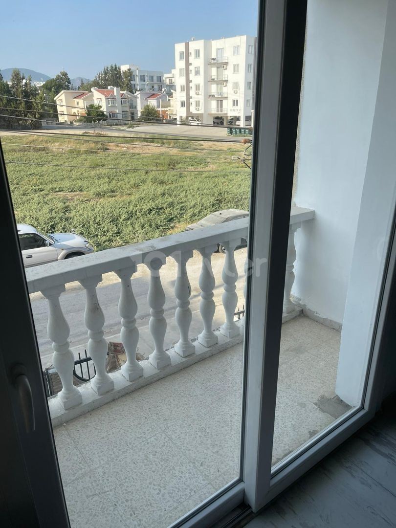 Gönyelide Otobüz Duragına 2dk yürüyüş mesafesinde 3+1 Kiralık Daire 400Stg Aylık