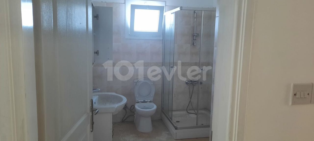 Girne Merkez , Lemar Karşısında 2+1 Satılık Apartman Dairesi  