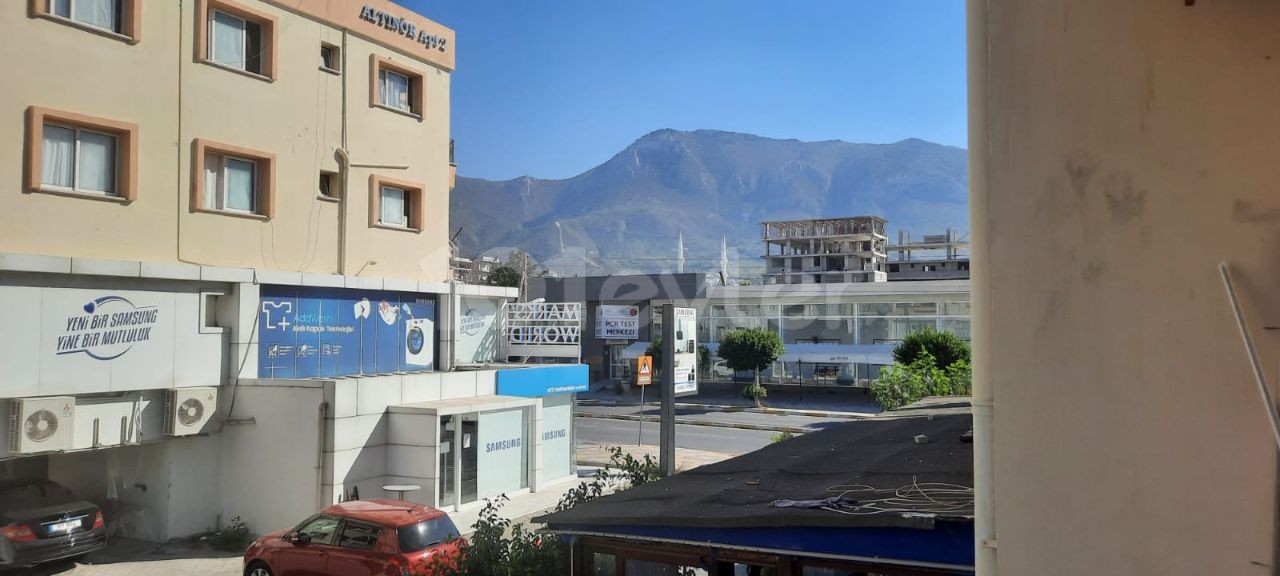 Girne Merkez , Lemar Karşısında 2+1 Satılık Apartman Dairesi  