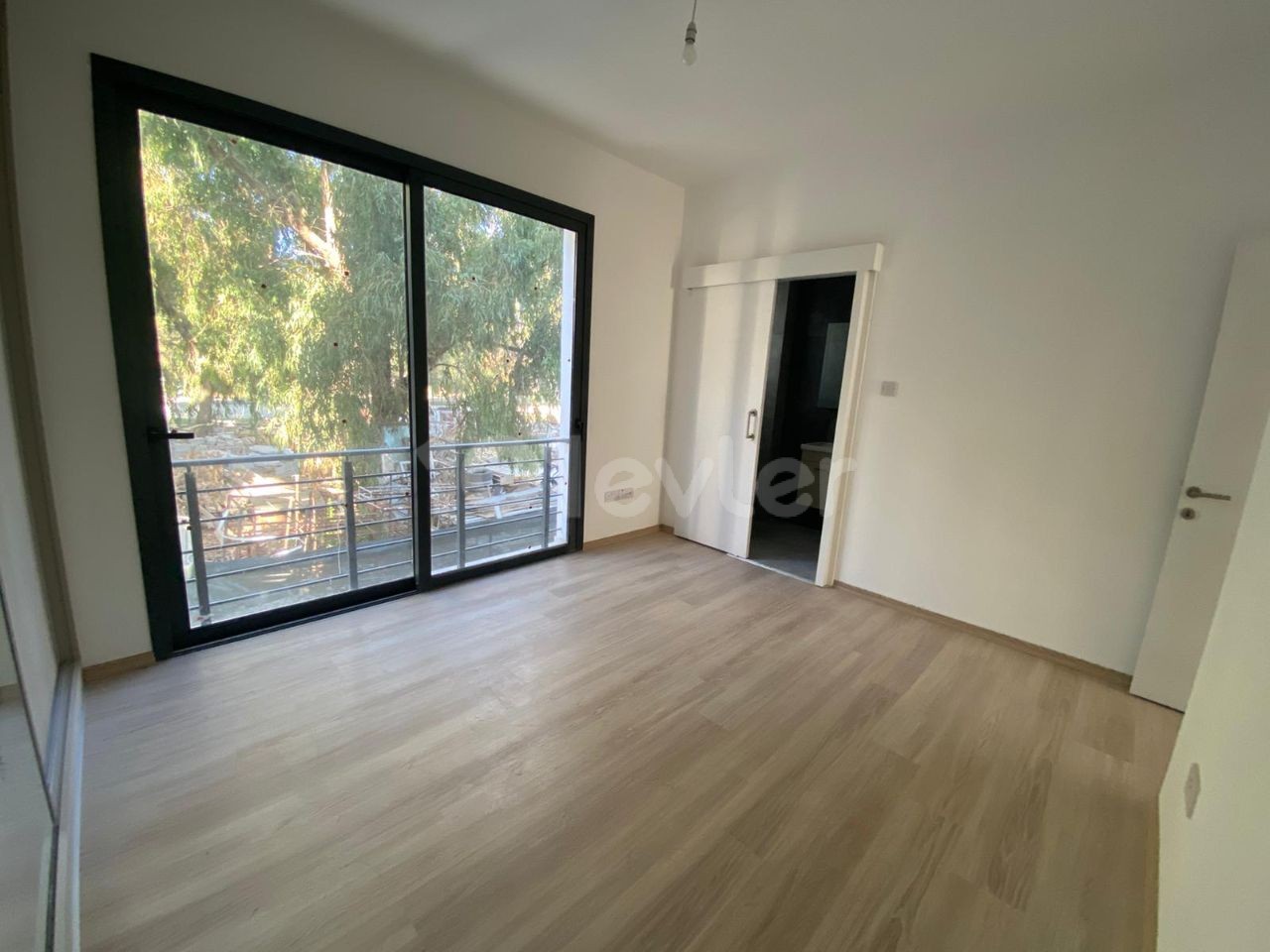 3+1 Wohnungen und 2+1 Penthouse in Ortaköy 77,900 stg ** 