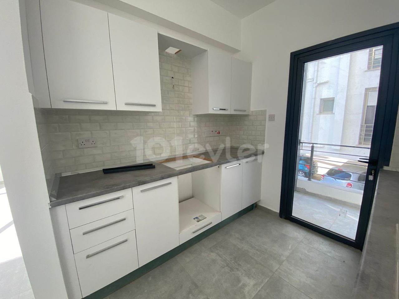 3+1 Wohnungen und 2+1 Penthouse in Ortaköy 77,900 stg ** 