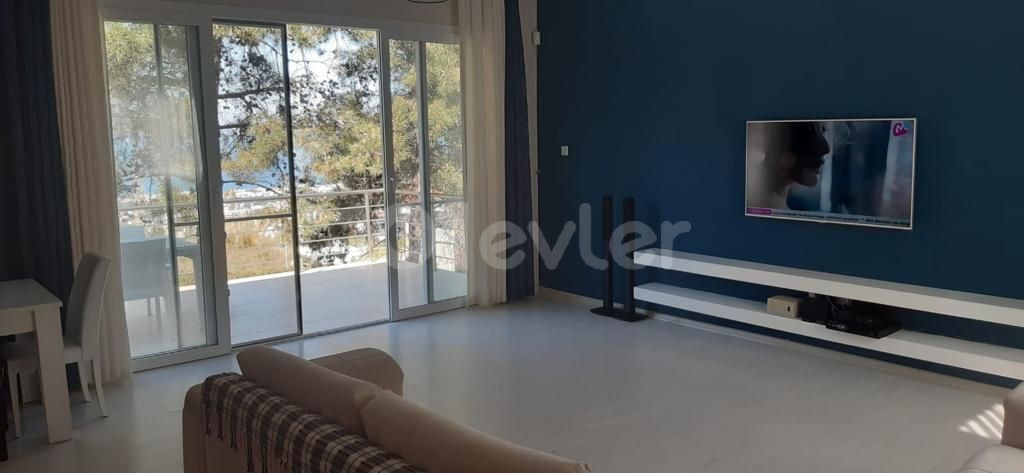 548 m2 Grundstück mit herrlichem Meer-und Bergblick in Kyrenia Karmi 1 + 1 100 m2 einstöckiges Haus 129.000 stg ** 