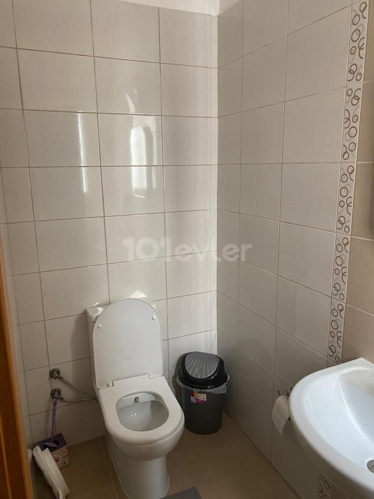 Gönyeli'de 3+1 , 135 m² Geniş Satılık Apartman Dairesi 65,000stg