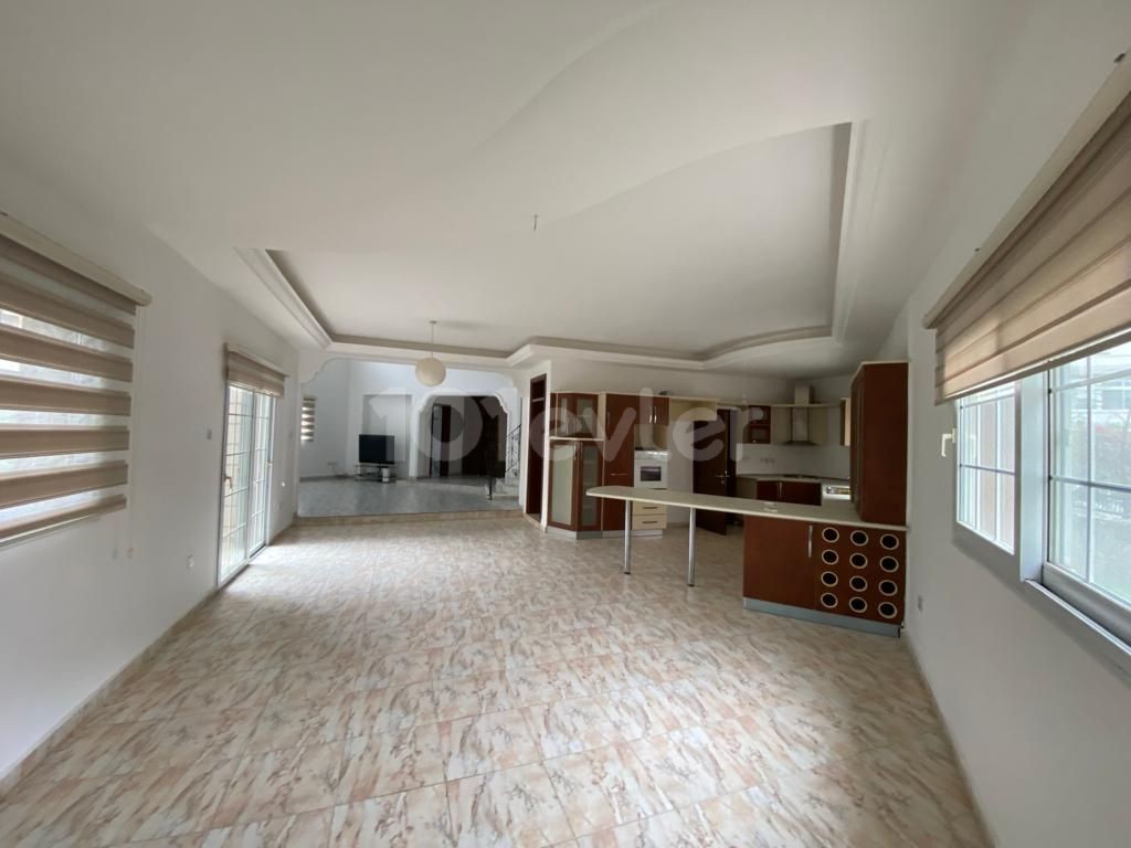 KÜÇÜK KAYMAKLI 3+2 300 m² GENİŞ BAHÇELİ KİRALIK VİLLA 700stg