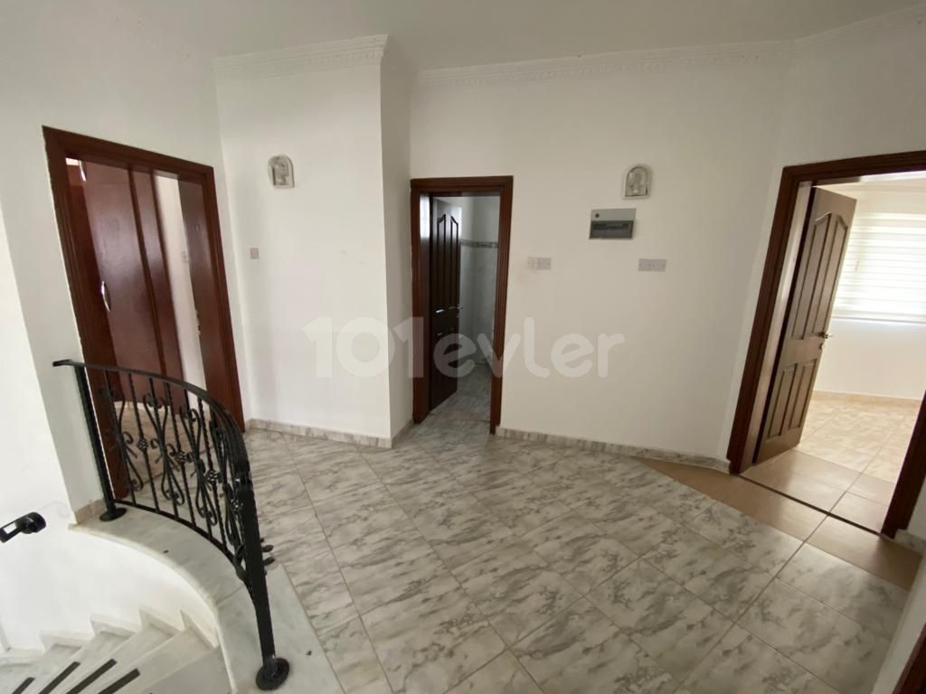 KÜÇÜK KAYMAKLI 3+2 300 m² GENİŞ BAHÇELİ KİRALIK VİLLA 700stg