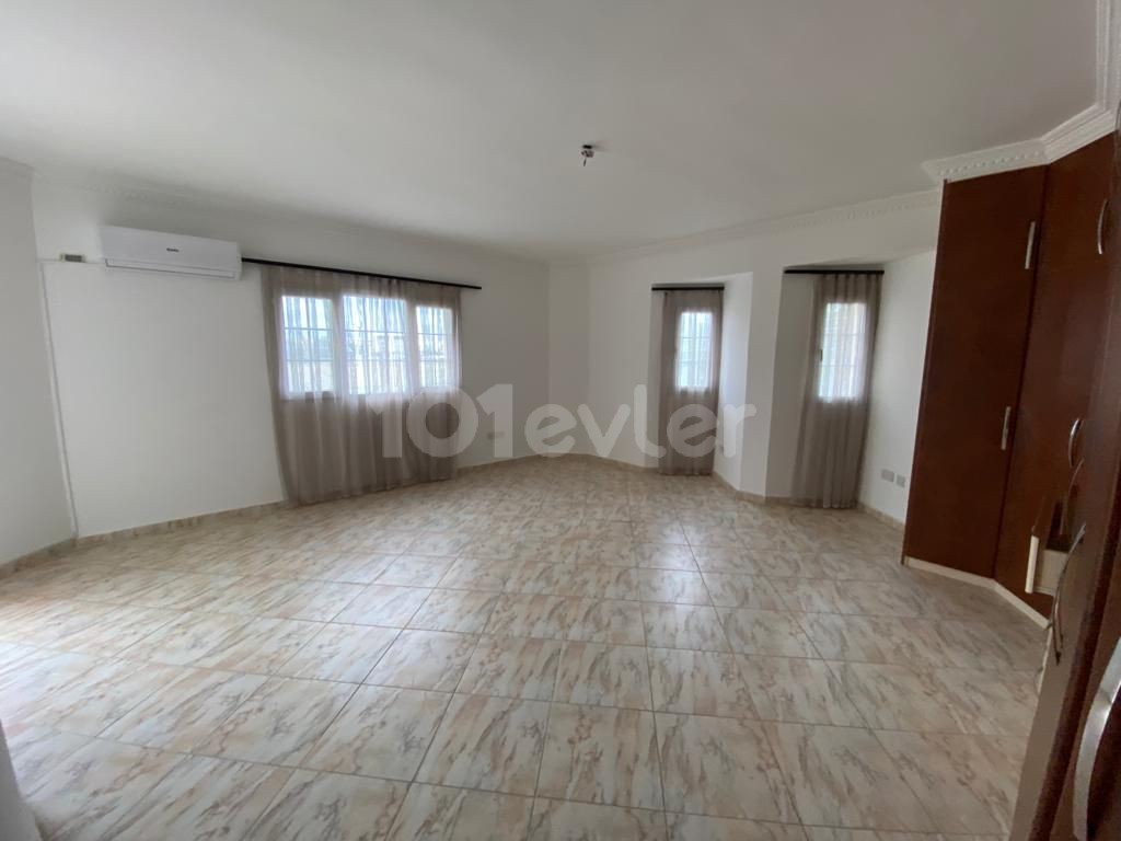 KÜÇÜK KAYMAKLI 3+2 300 m² GENİŞ BAHÇELİ KİRALIK VİLLA 700stg