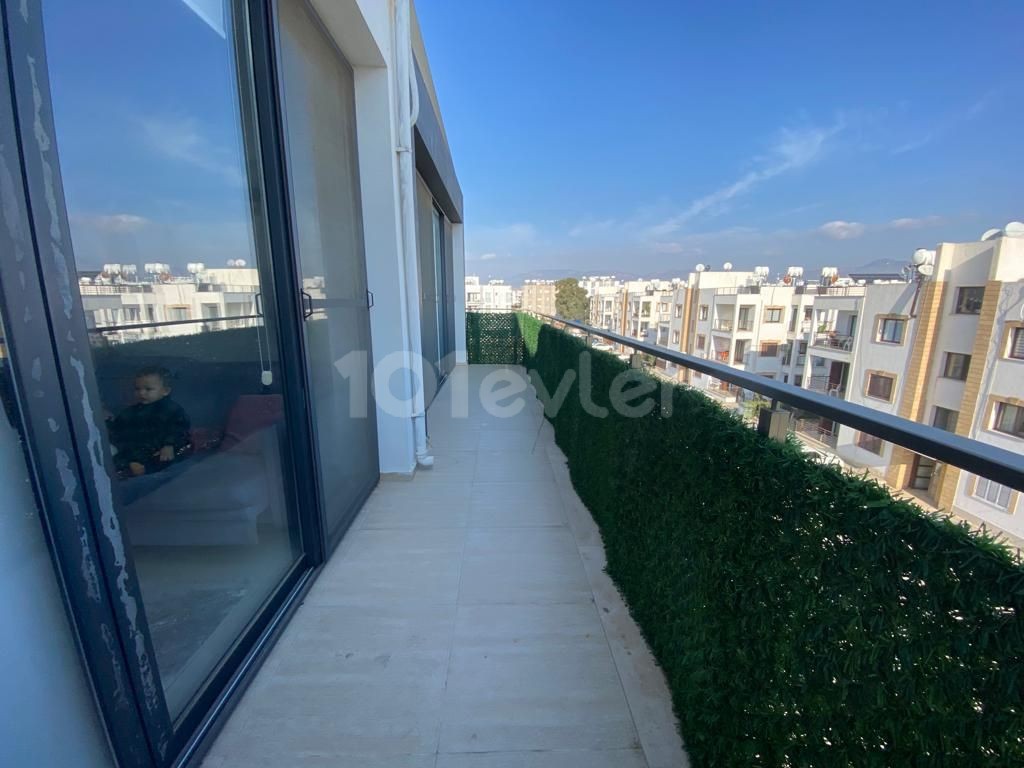 Gönyeli'de 2+1 ,90m2 + 40m2 Teras , Satılık Penthouse 69,900stg