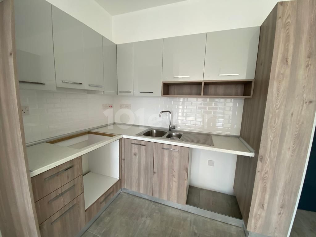 Zu verkaufen 2+1 Wohnungen mit Aufzug bereit für die Lieferung in Yenişehir 65.000stg
