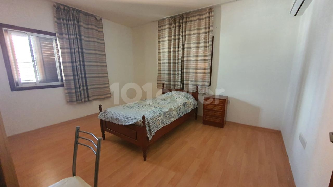 Gönyeli Lazmarin Arkasında Kiralık Apartman Dairesi 300stg aylık