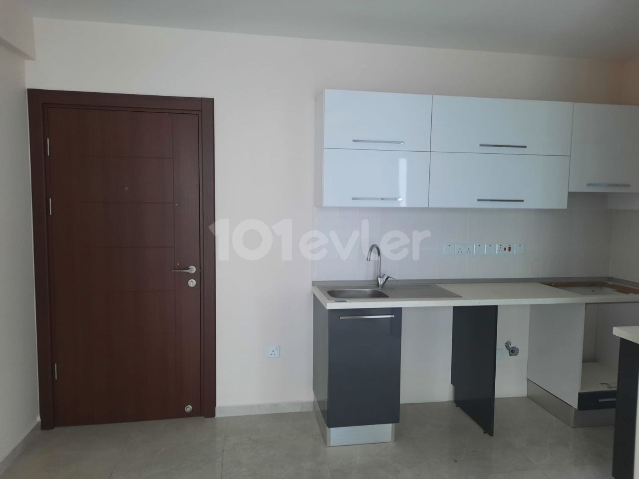 Girne Merkezde 1+1 Satılık  Apartman Dairesi 69,000stg