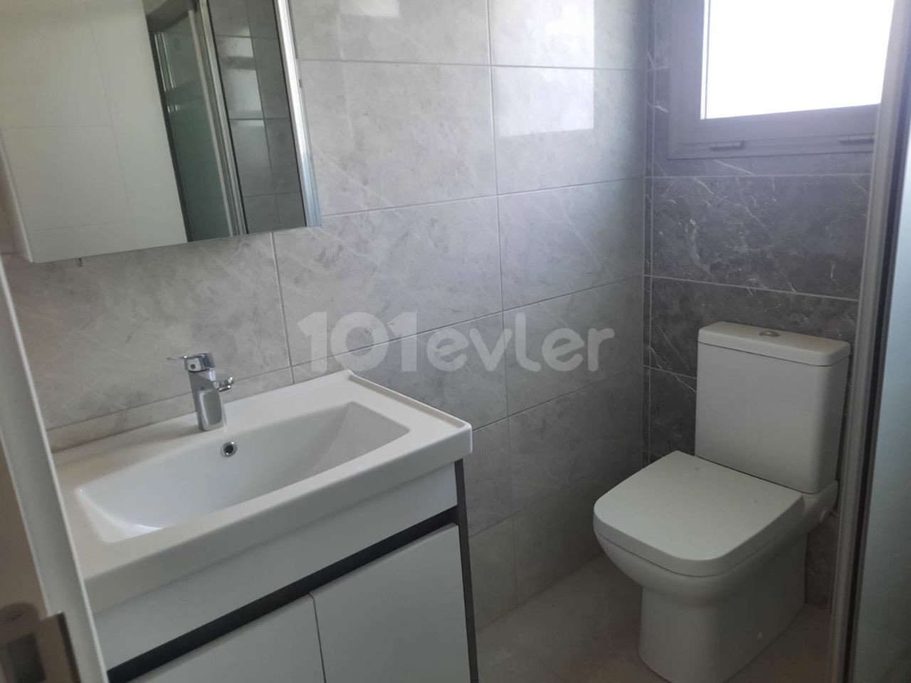 Girne Merkezde 1+1 Satılık  Apartman Dairesi 69,000stg