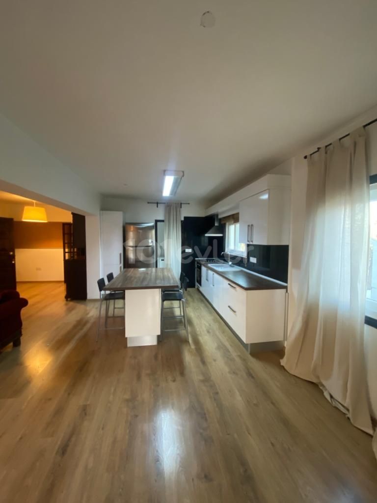 Köşklüçiftlik'te 3+1 140m2 Eşyalı Satılık Apartman Dairesi 69,000stg