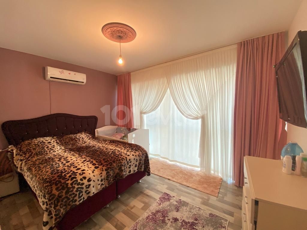 3+1 135 m2 1st floor flat for sale in Nicosia Yenişehir 75.000 stg