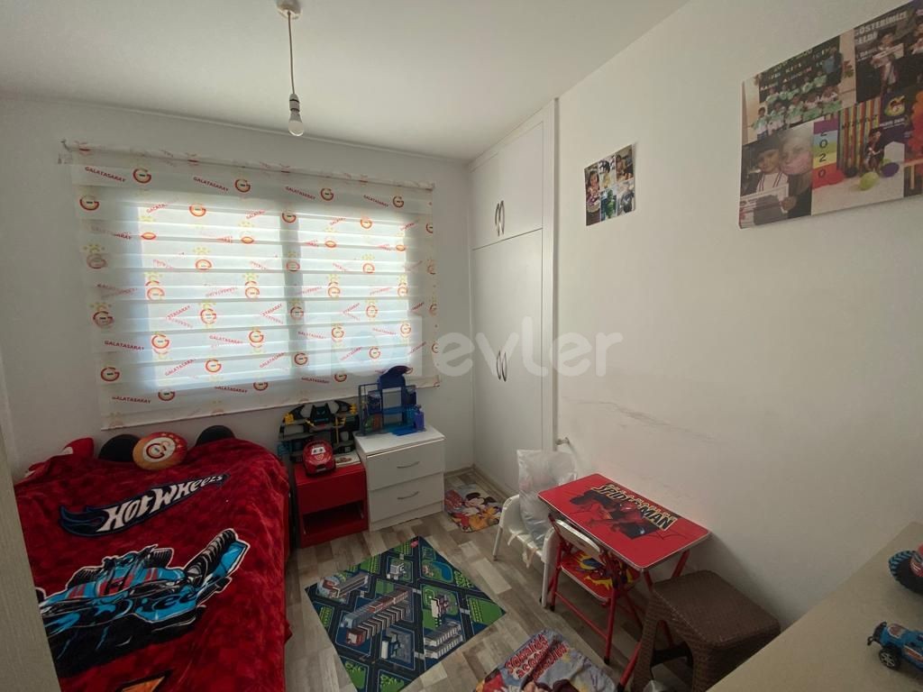 3+1 135 m2 Wohnung im 1. Stock zum Verkauf in Nikosia Yenişehir 75.000 stg