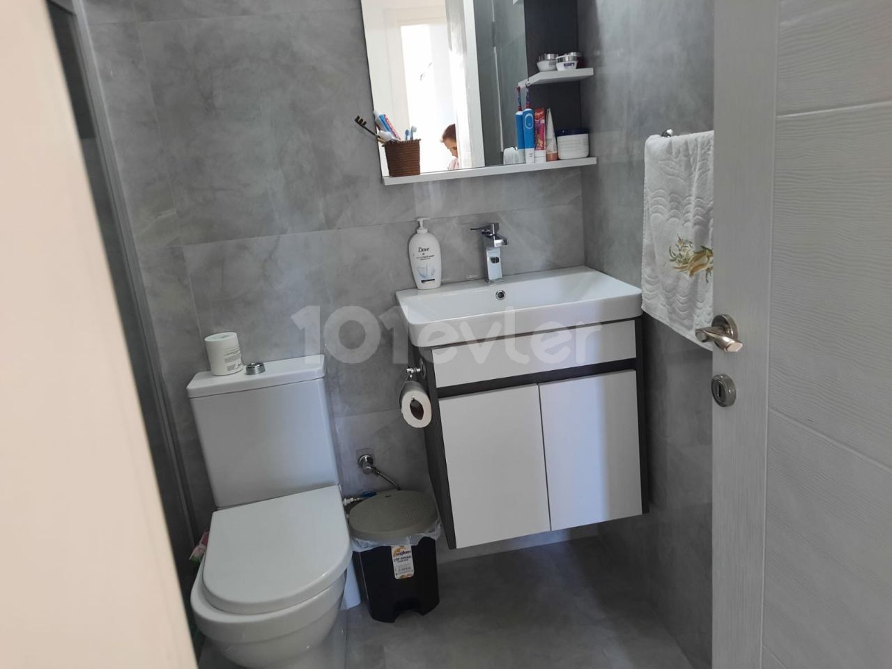 Zeytinlikte 3+1 135m2  Ful Eşyalı Zeminkat Bahçeli Satılık Daire 159.900stg