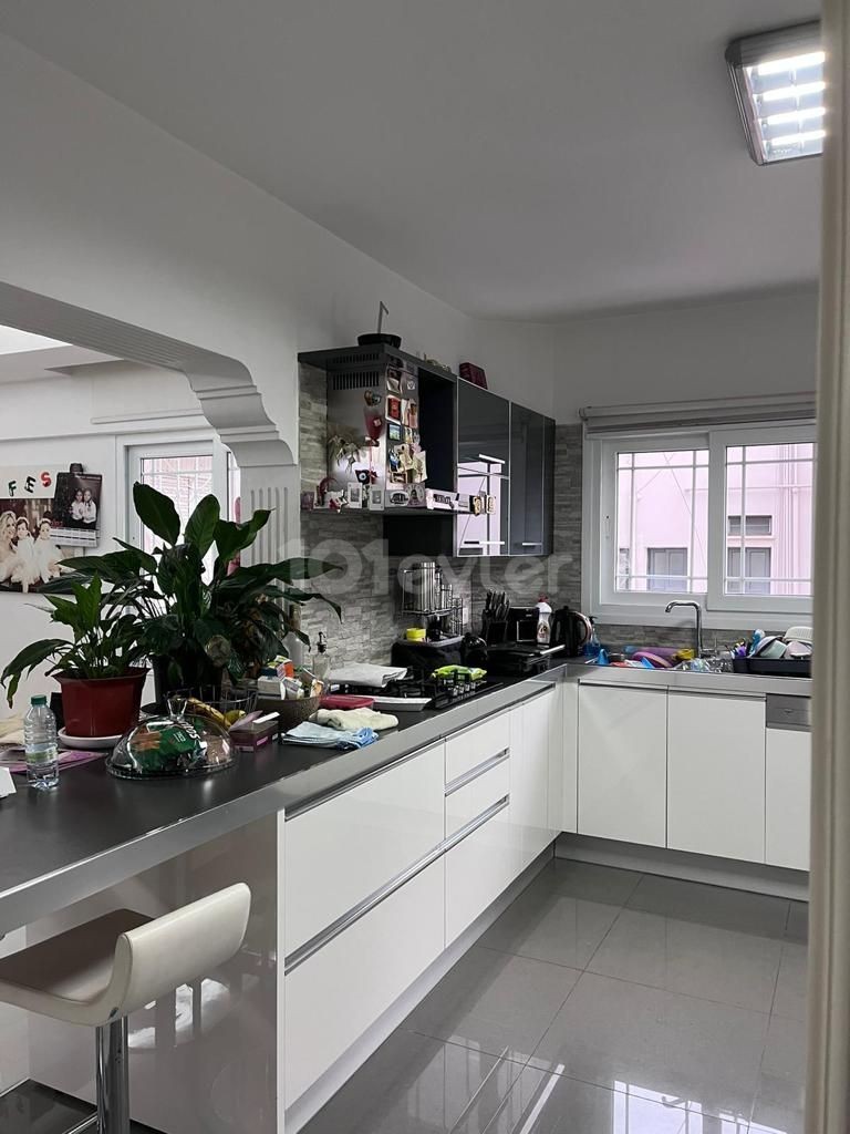 Köşklüçiftlik'te 3+1 125m2 Bakımlı Satılık Apartman Dairesi 69,900stg