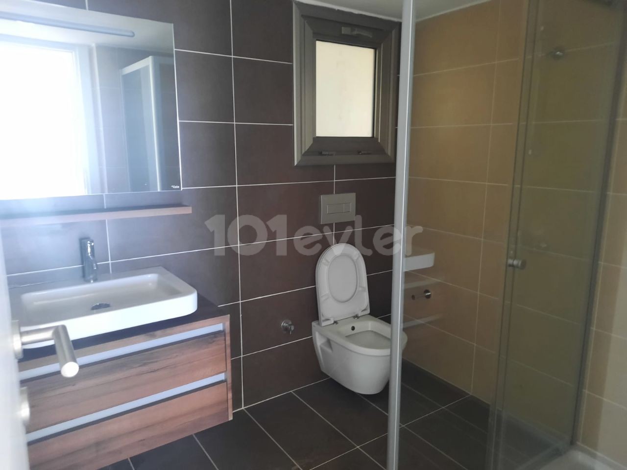 3+1 Wohnung zum Verkauf in Kyrenia Zentrum mit Berg- und Meerblick 180.000stg