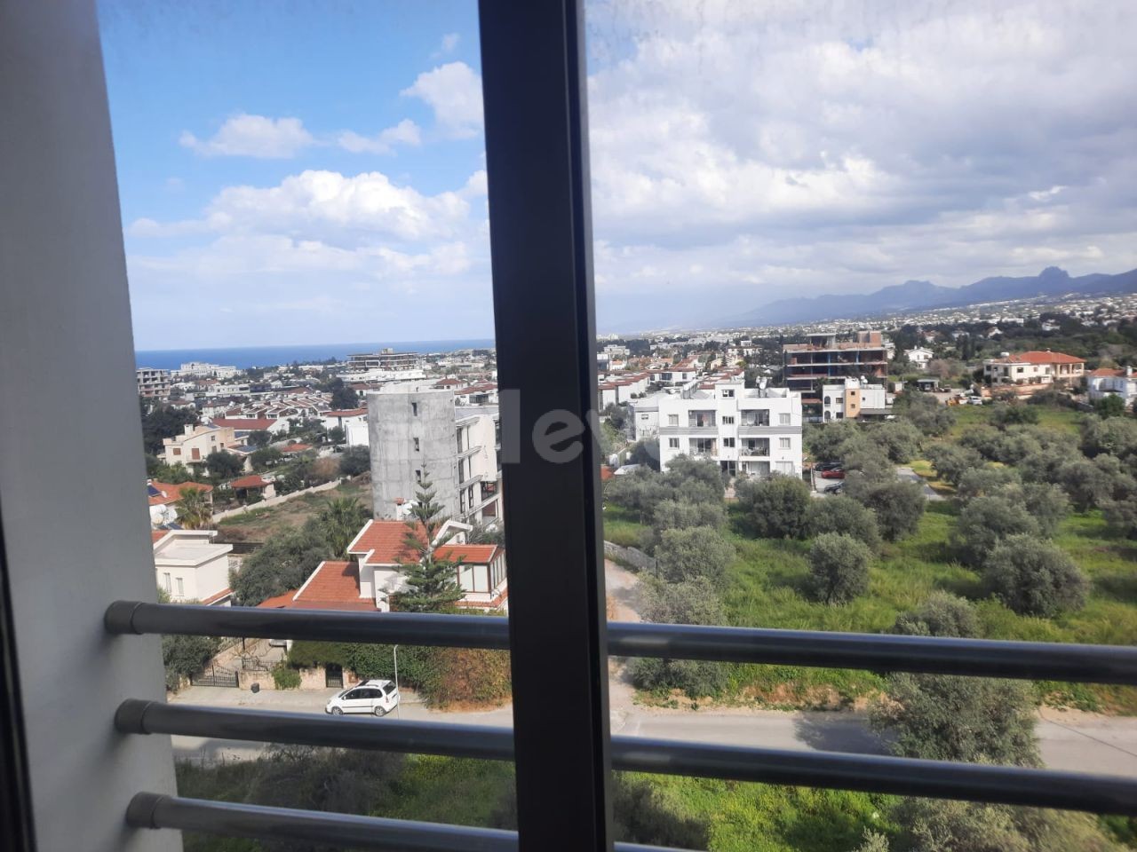 3+1 Wohnung zum Verkauf in Kyrenia Zentrum mit Berg- und Meerblick 180.000stg