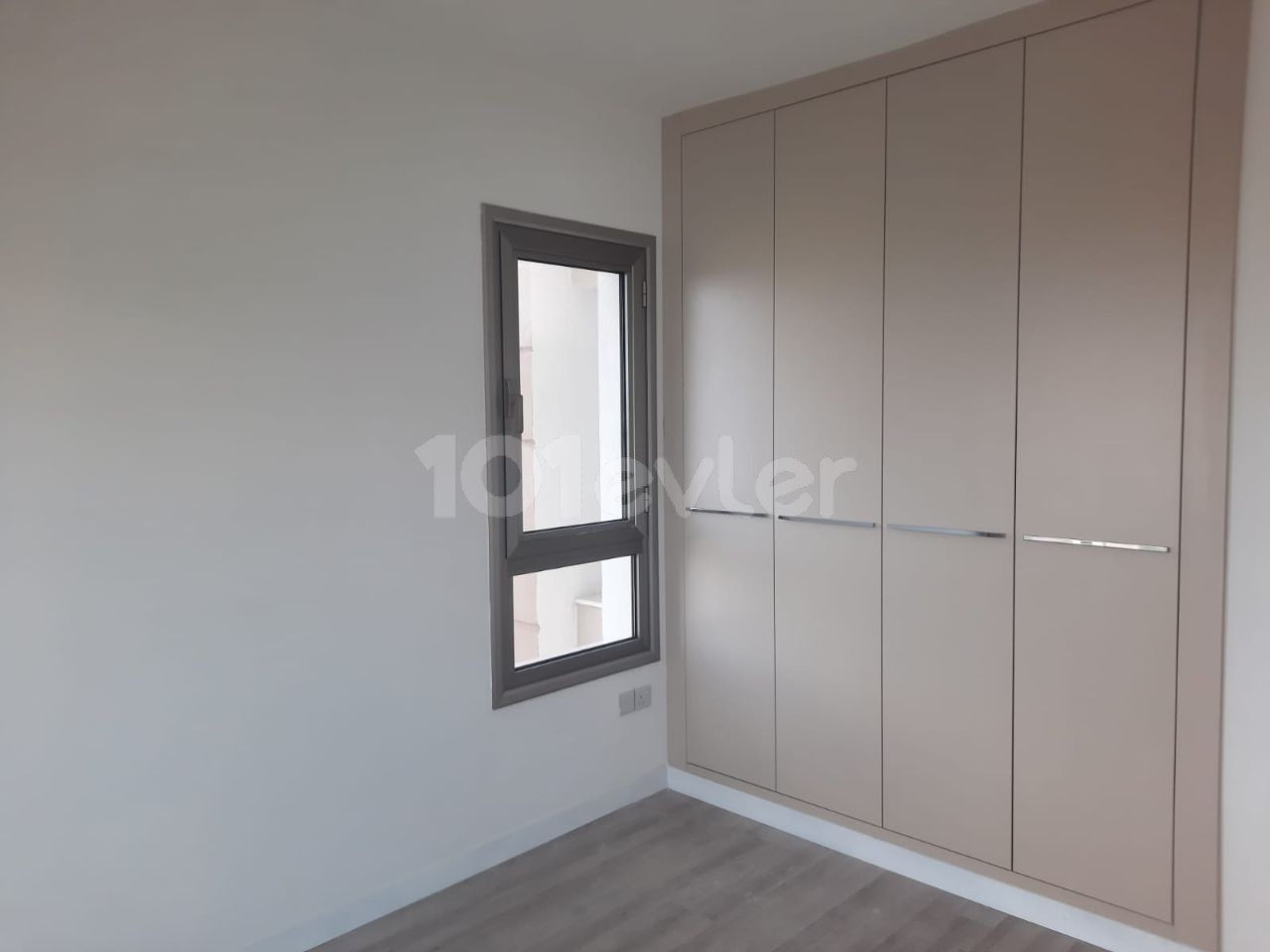 3+1 Wohnung zum Verkauf in Kyrenia Zentrum mit Berg- und Meerblick 180.000stg