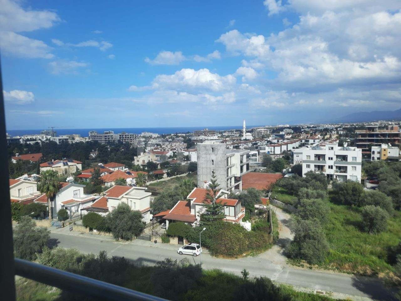 3+1 Wohnung zum Verkauf in Kyrenia Zentrum mit Berg- und Meerblick 180.000stg