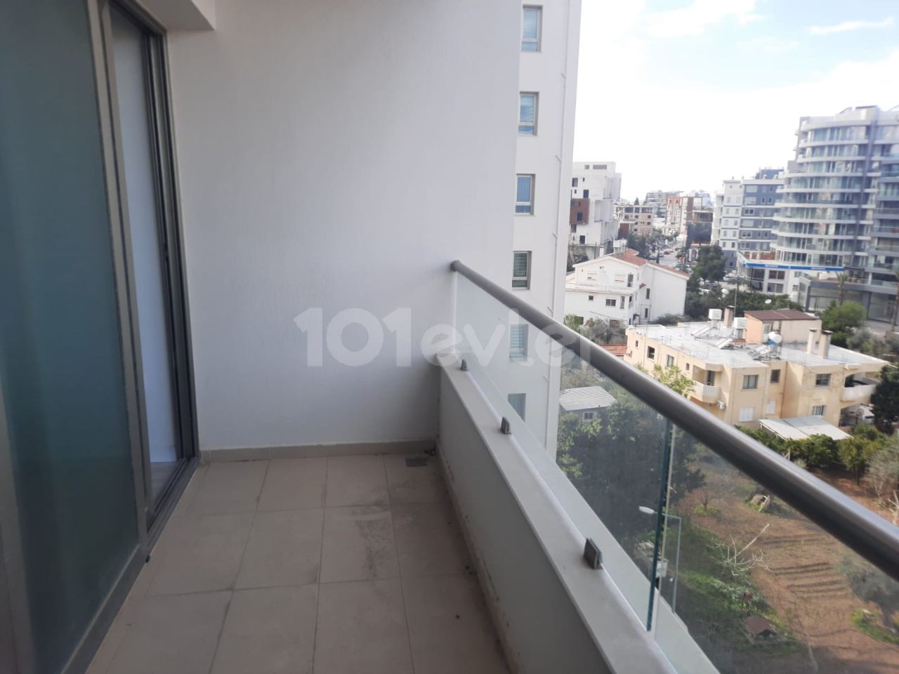 3+1 Wohnung zum Verkauf in Kyrenia Zentrum mit Berg- und Meerblick 180.000stg