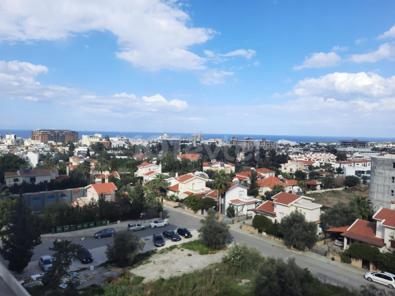 3+1 Wohnung zum Verkauf in Kyrenia Zentrum mit Berg- und Meerblick 180.000stg