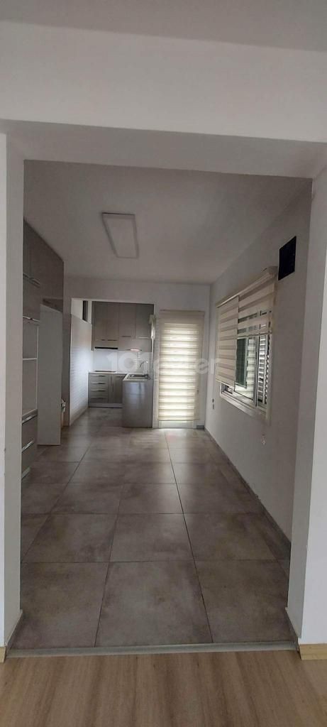 Ortaköy'ün en iṣlek caddesinde OFİS, KLİNİK olmaya müsait İkamet içinde uygun Kiralık Daire 350stg