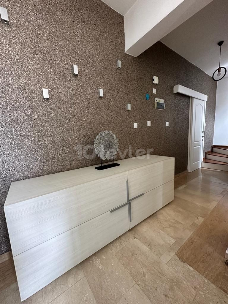 Boğazda 3+1 190m2 Satılık Tam Müstakil Villa 159,000stg