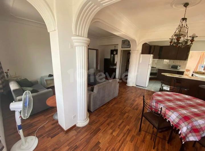 3+1, 115 m², zentral gelegene, unmöblierte Wohnung zum Verkauf in Yenikent.