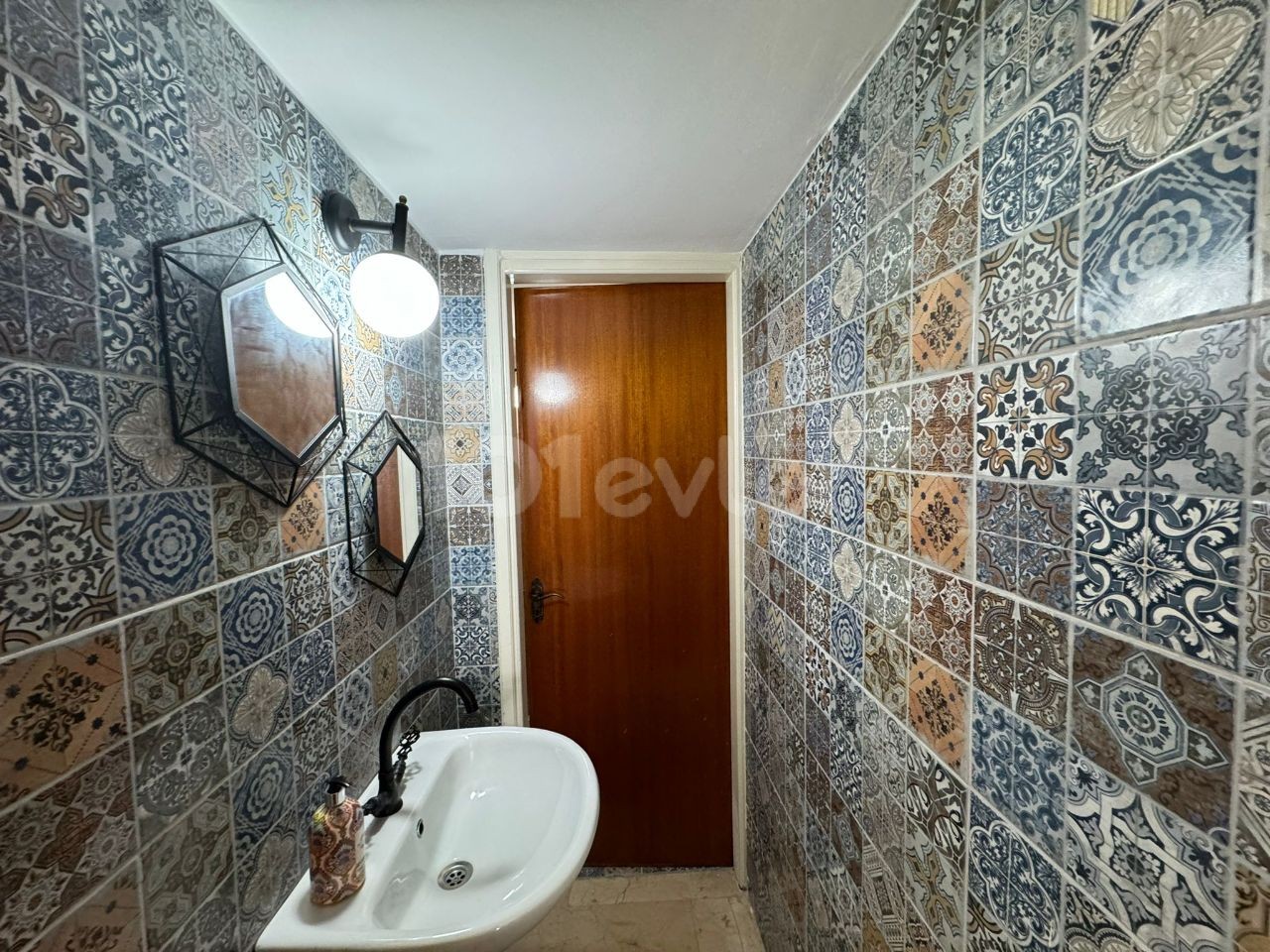 3+1, 130 m2, 1st Floor, Clean, Cost-free, Large Flat for Sale in Nicosia Köşklüçiftlik Dereboyu