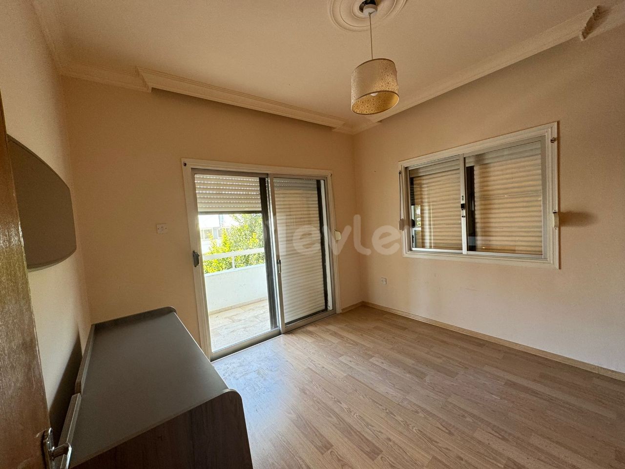 3+1, 130 m2, 1st Floor, Clean, Cost-free, Large Flat for Sale in Nicosia Köşklüçiftlik Dereboyu
