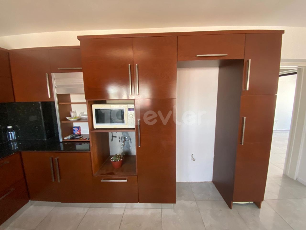 Lefkoşa Dereboyu’nda Muhteşem 1. Kat Zevkle Döşenmiş 3+1 Eşyalı Kiralık Daire