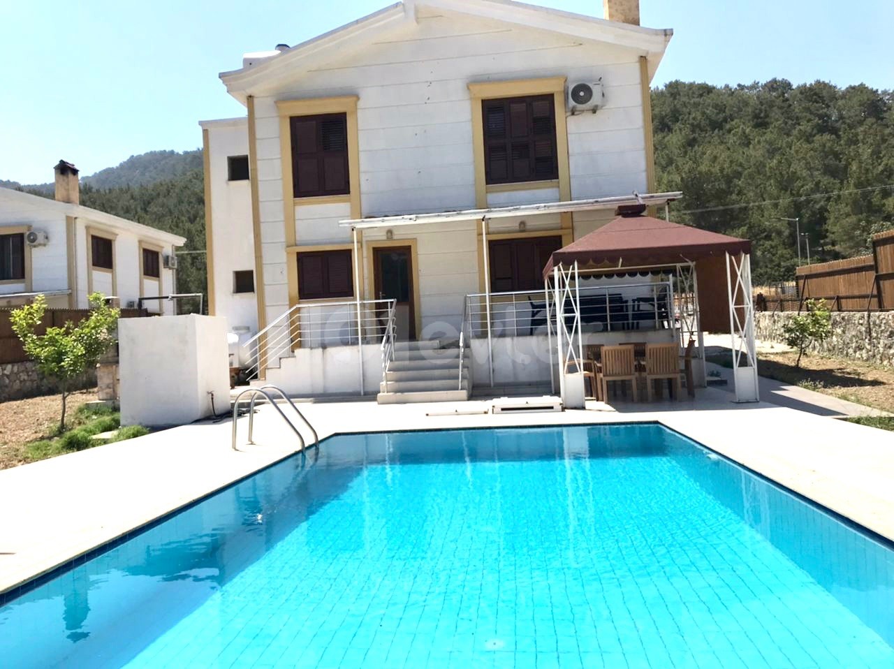 Chance 3+1 Villa mit privatem Pool in Karsiyaka mit TL Fixvorteil 