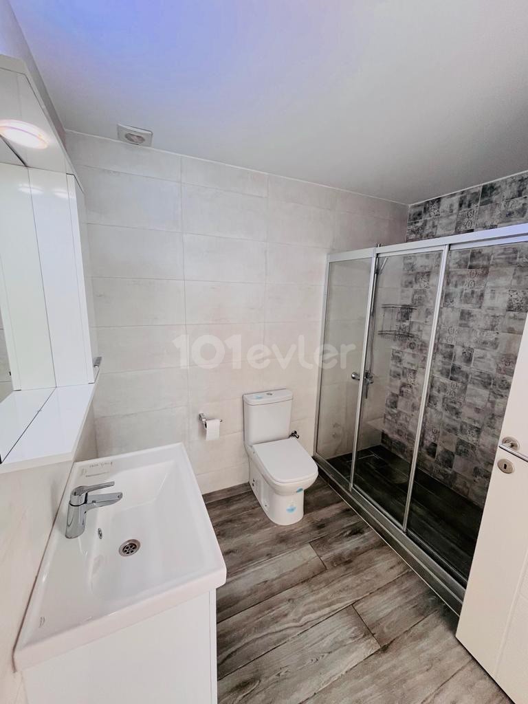 Girne Merkezde 3+1  Lüx 3 Adet Banyo Tuvalet kiralık  daire