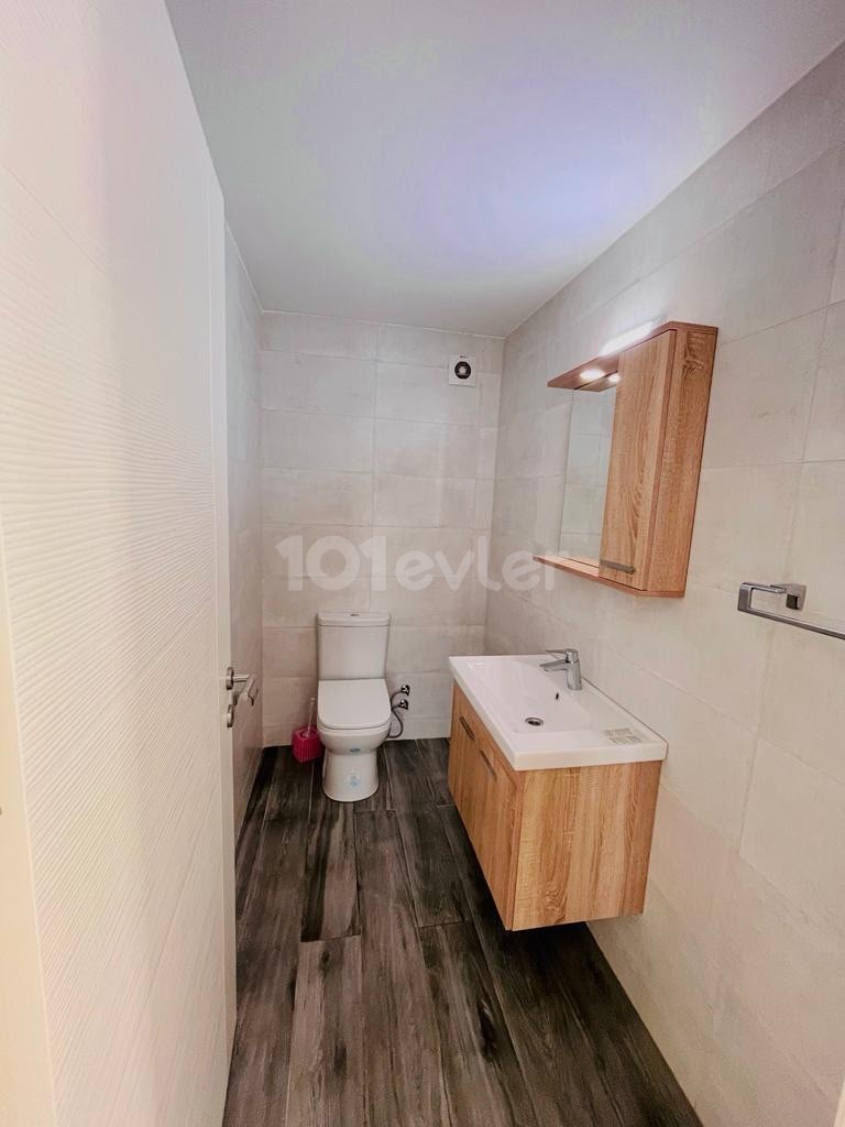 Girne Merkezde 3+1  Lüx 3 Adet Banyo Tuvalet kiralık  daire