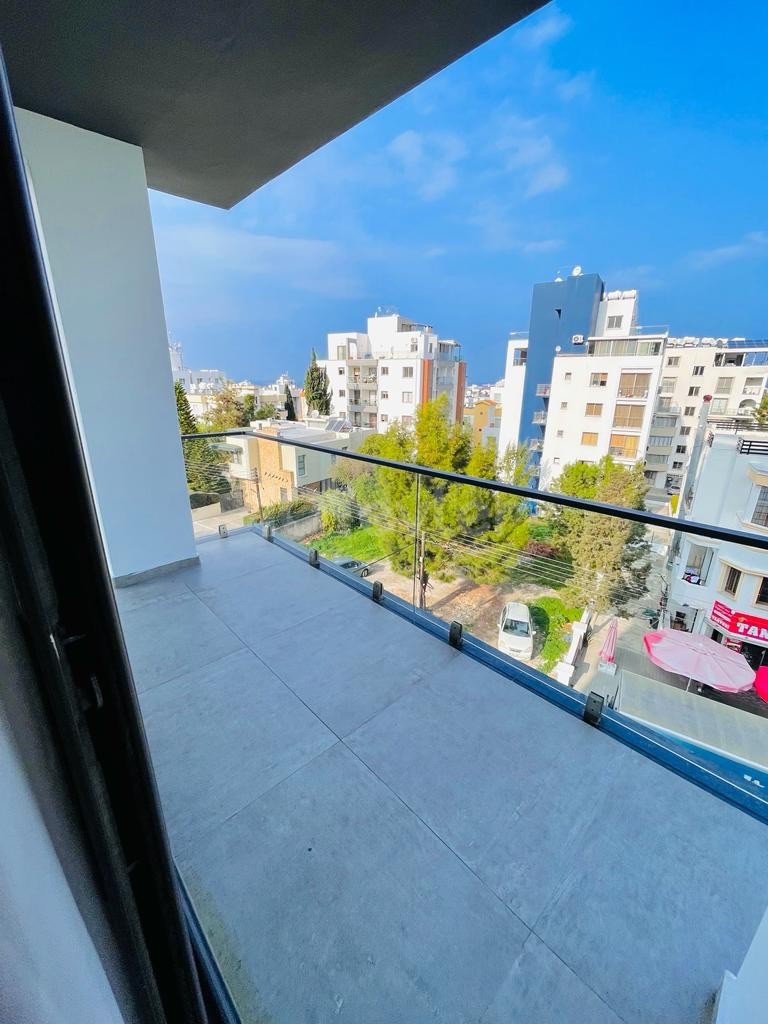 Girne Merkezde 3+1  Lüx 3 Adet Banyo Tuvalet kiralık  daire